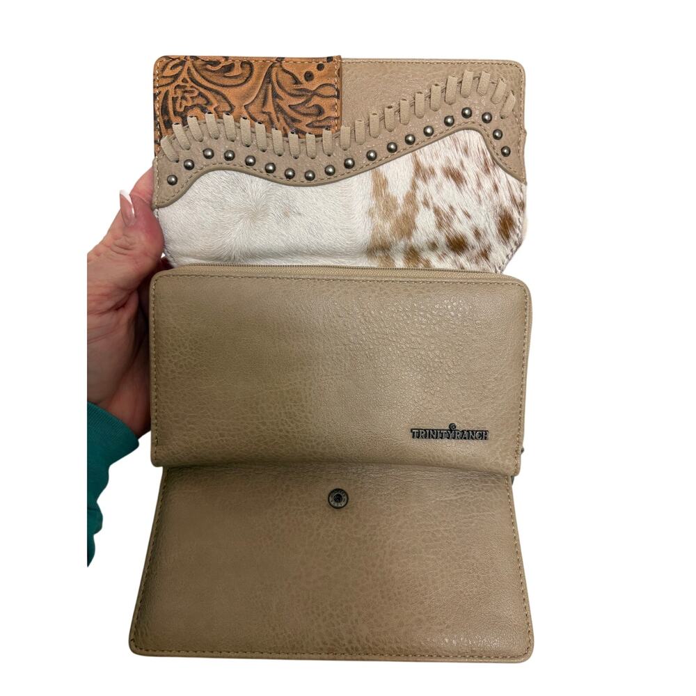 TRINITY RANCH HAIR-ON COWHIDE SADDLE SHAPE WALLET - Picture 3 of 11